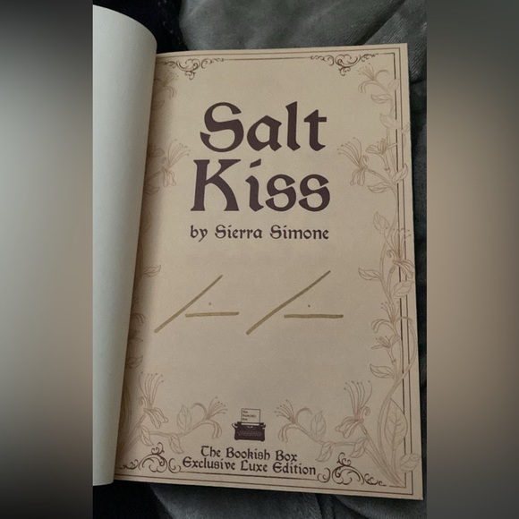 Salt Kiss (Sierra Simone; signed Bookish Box special edition) - Picture 8 of 8